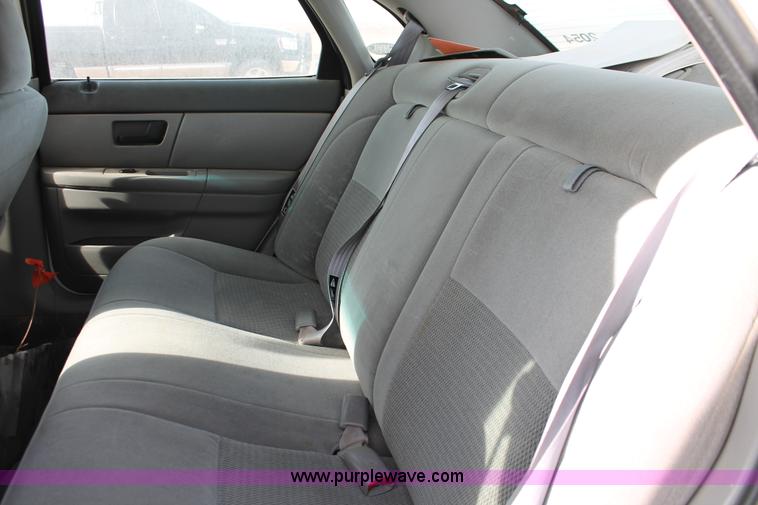 image for item O9355 2003 Ford Taurus SES