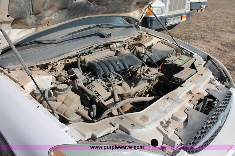 image for item O9355 2003 Ford Taurus SES