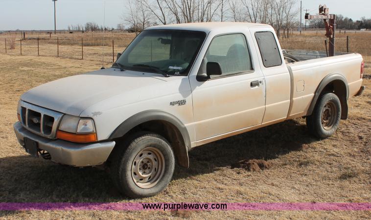 image for item O9360 2000 Ford Ranger SuperCab pickup truck