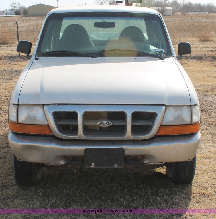image for item O9360 2000 Ford Ranger SuperCab pickup truck