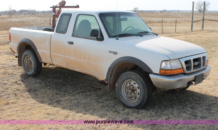 image for item O9360 2000 Ford Ranger SuperCab pickup truck