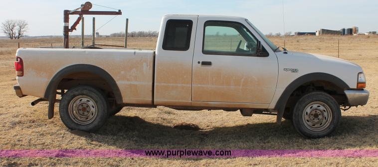 image for item O9360 2000 Ford Ranger SuperCab pickup truck