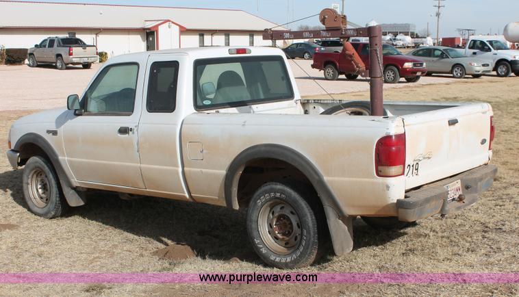 image for item O9360 2000 Ford Ranger SuperCab pickup truck