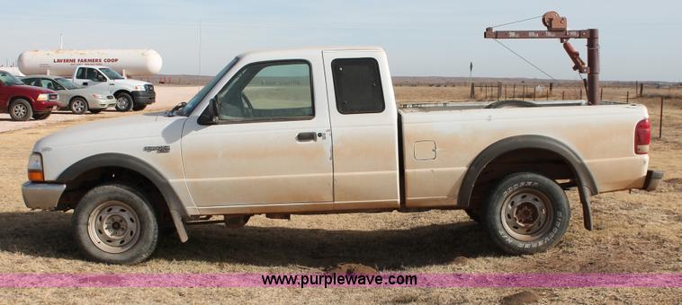 image for item O9360 2000 Ford Ranger SuperCab pickup truck