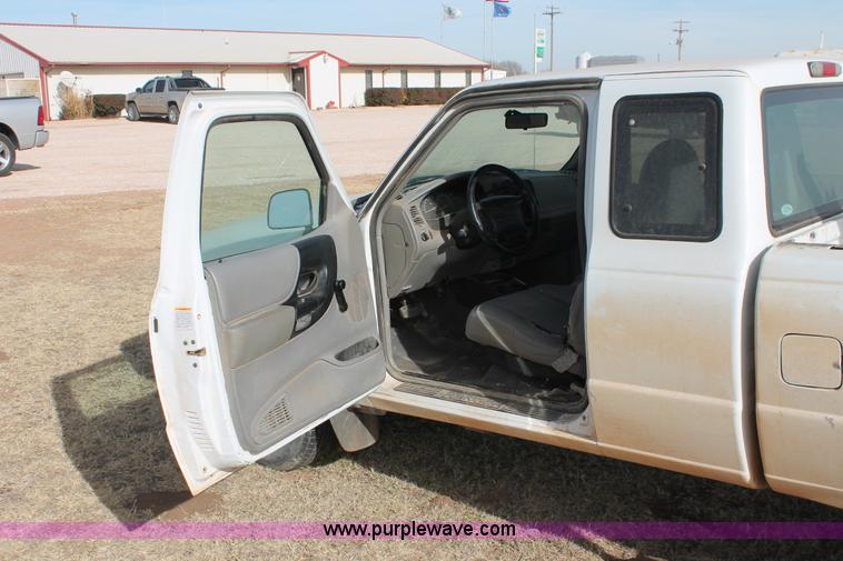 image for item O9360 2000 Ford Ranger SuperCab pickup truck