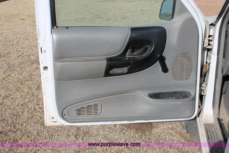 image for item O9360 2000 Ford Ranger SuperCab pickup truck