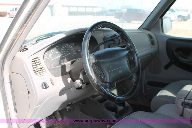 image for item O9360 2000 Ford Ranger SuperCab pickup truck