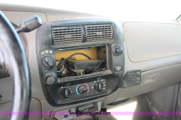 image for item O9360 2000 Ford Ranger SuperCab pickup truck