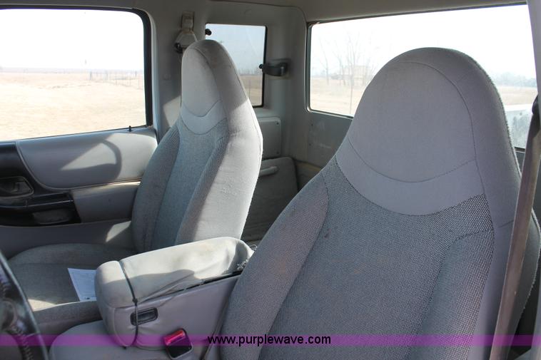 image for item O9360 2000 Ford Ranger SuperCab pickup truck