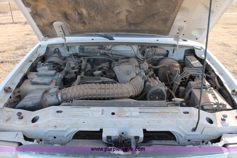 image for item O9360 2000 Ford Ranger SuperCab pickup truck