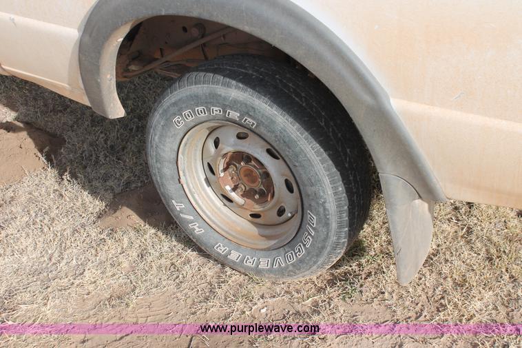 image for item O9360 2000 Ford Ranger SuperCab pickup truck