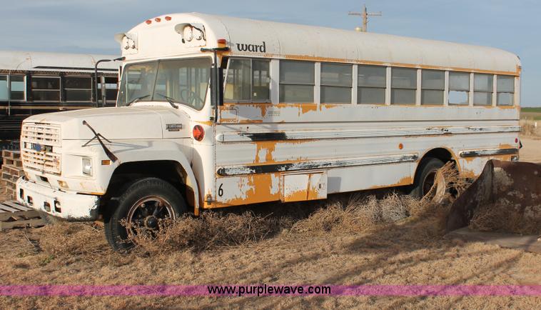 image for item O9363 1986 Ford B600 school bus