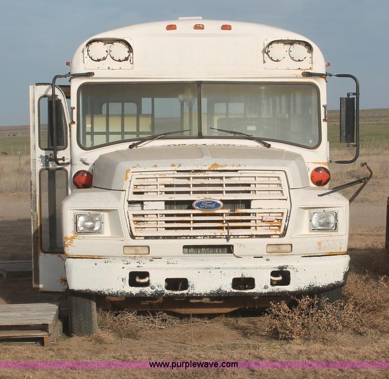 image for item O9363 1986 Ford B600 school bus