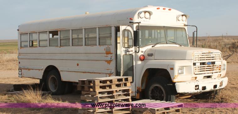 image for item O9363 1986 Ford B600 school bus
