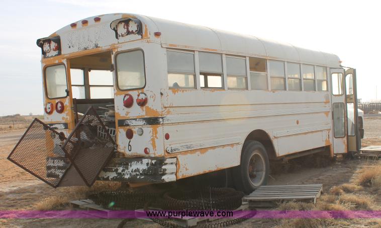 image for item O9363 1986 Ford B600 school bus