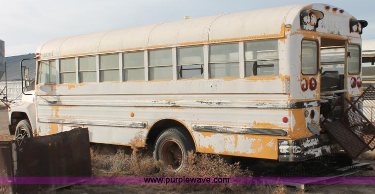image for item O9363 1986 Ford B600 school bus
