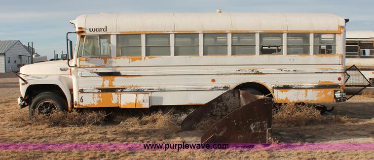 image for item O9363 1986 Ford B600 school bus