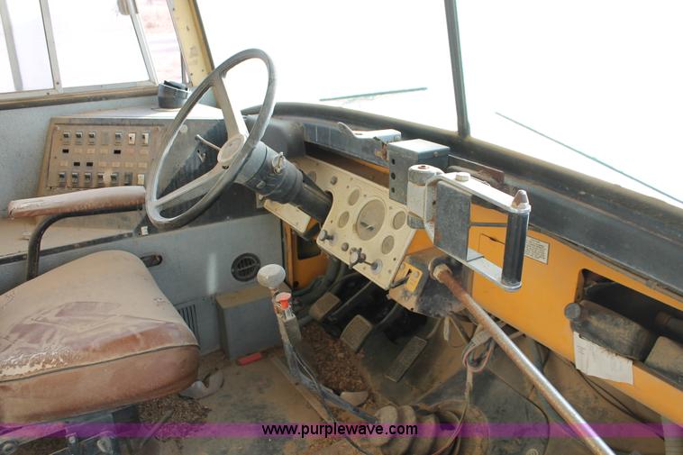 image for item O9363 1986 Ford B600 school bus