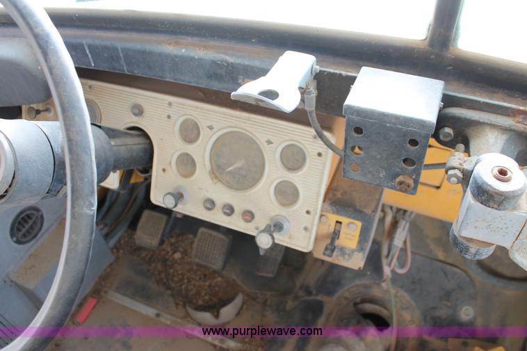 image for item O9363 1986 Ford B600 school bus