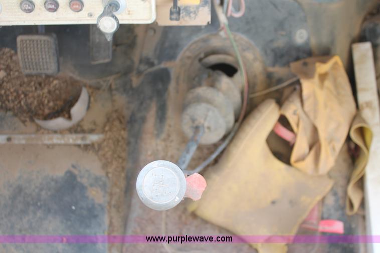 image for item O9363 1986 Ford B600 school bus