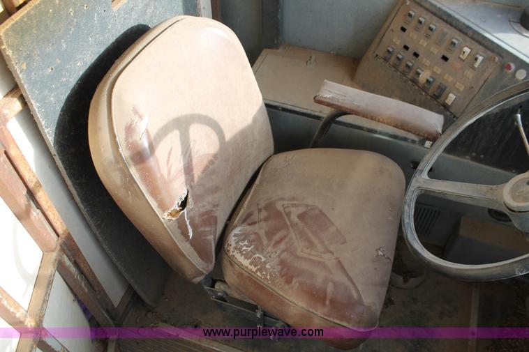 image for item O9363 1986 Ford B600 school bus