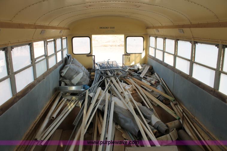 image for item O9363 1986 Ford B600 school bus