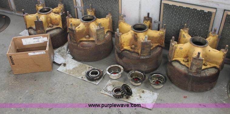 image for item O9464 (4) Dayton hubs