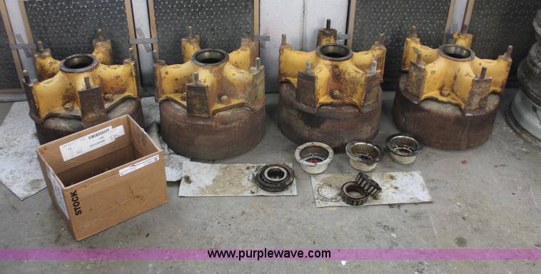 image for item O9464 (4) Dayton hubs