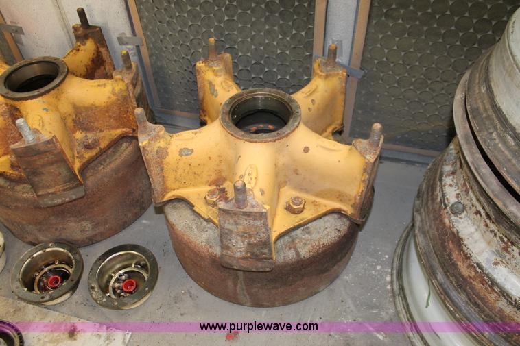 image for item O9464 (4) Dayton hubs