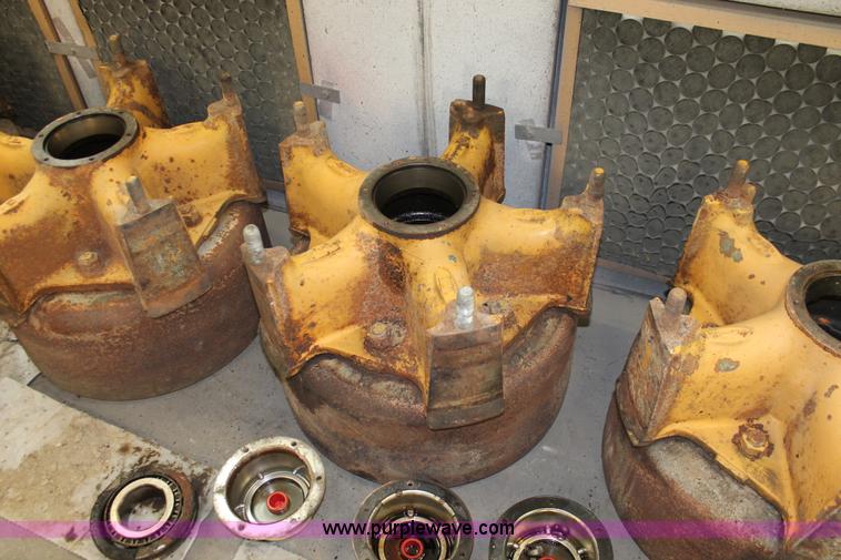 image for item O9464 (4) Dayton hubs