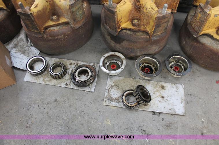 image for item O9464 (4) Dayton hubs