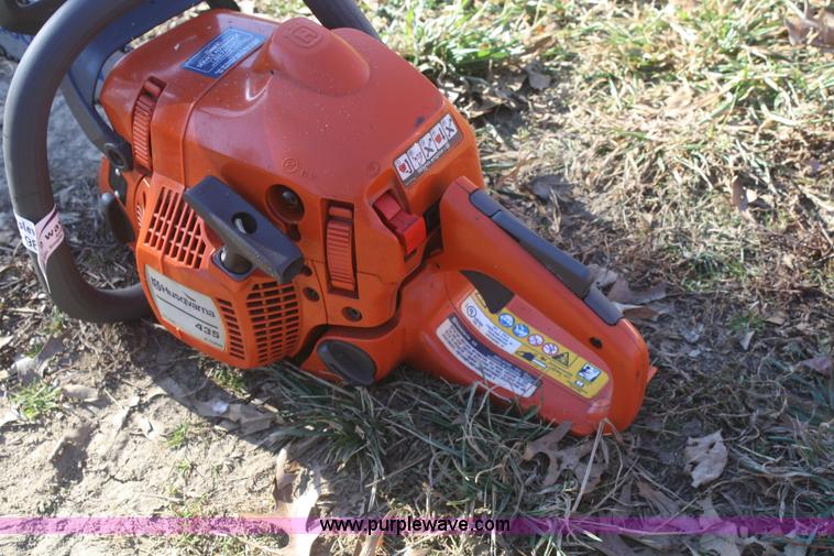 image for item O9832 Husky 435 chainsaw
