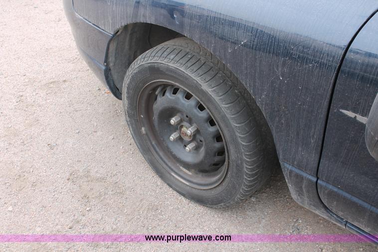 image for item O9364 2002 Ford ZX2