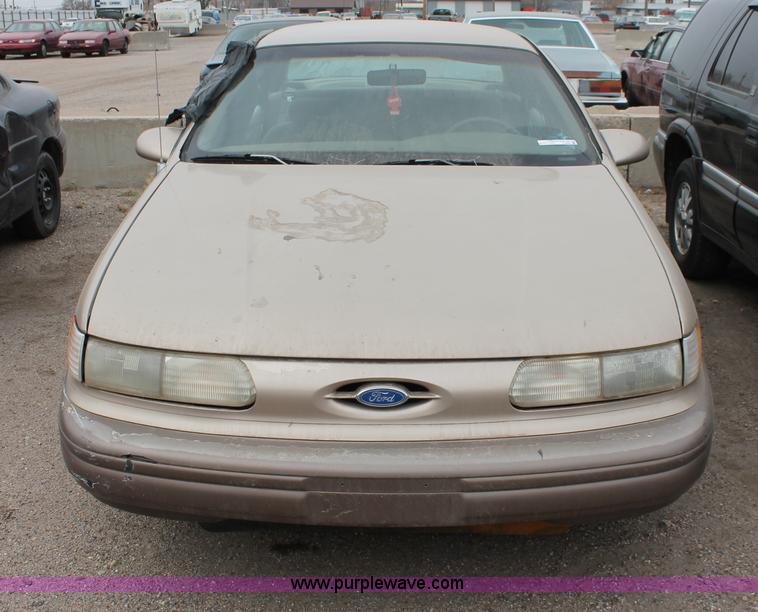 image for item O9365 1992 Ford Taurus L