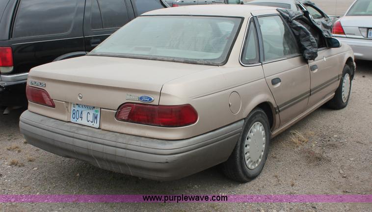 image for item O9365 1992 Ford Taurus L