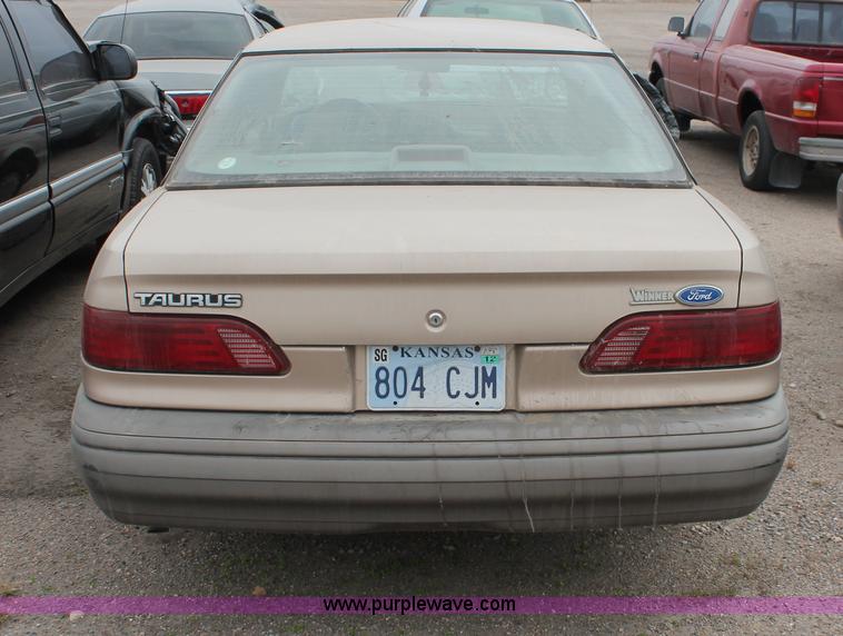 image for item O9365 1992 Ford Taurus L