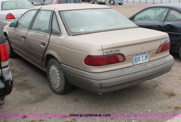 image for item O9365 1992 Ford Taurus L