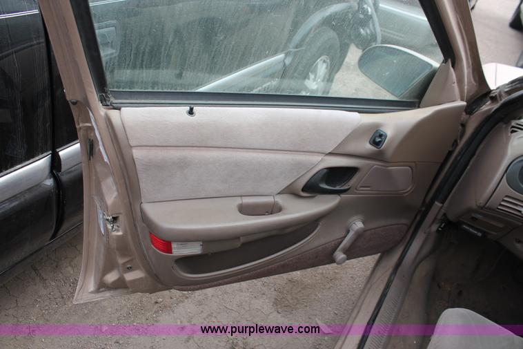 image for item O9365 1992 Ford Taurus L