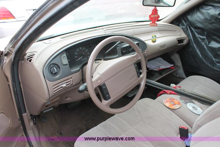 image for item O9365 1992 Ford Taurus L