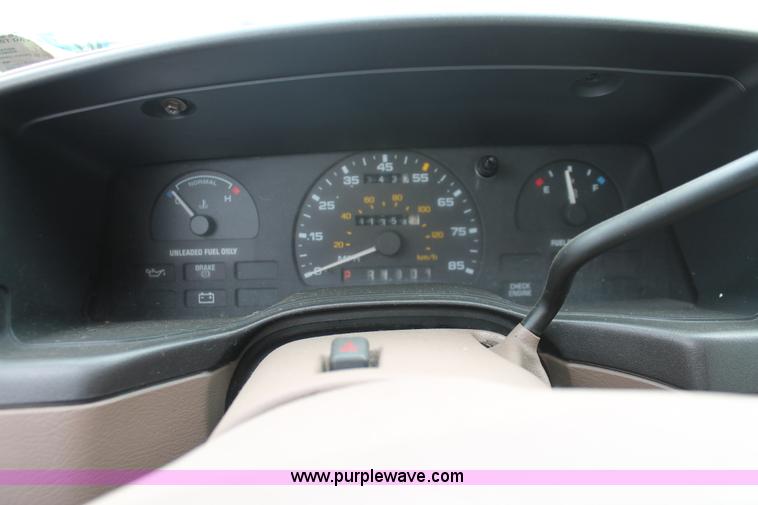 image for item O9365 1992 Ford Taurus L