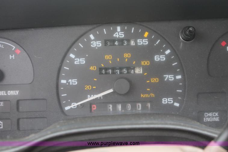 image for item O9365 1992 Ford Taurus L