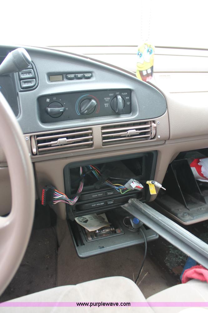 image for item O9365 1992 Ford Taurus L