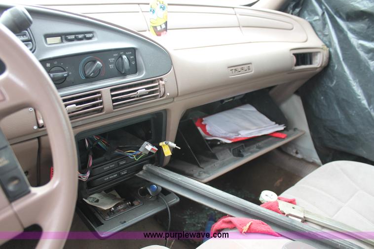 image for item O9365 1992 Ford Taurus L