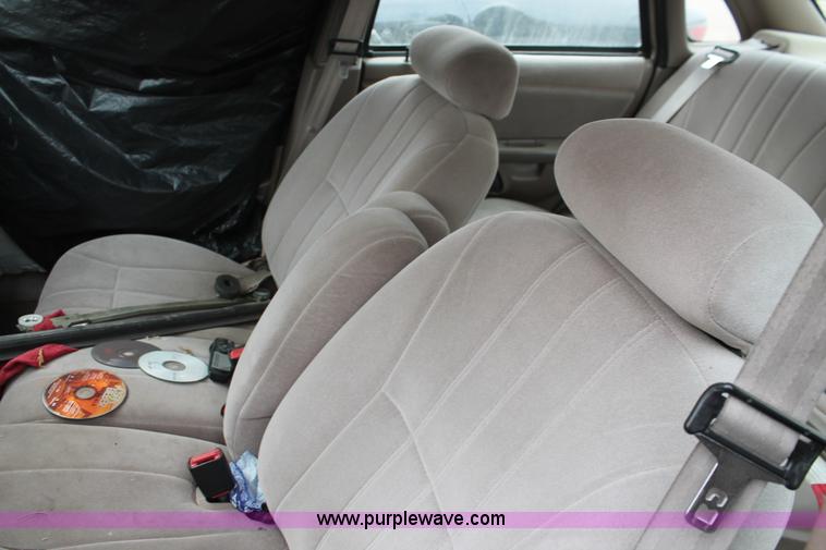 image for item O9365 1992 Ford Taurus L