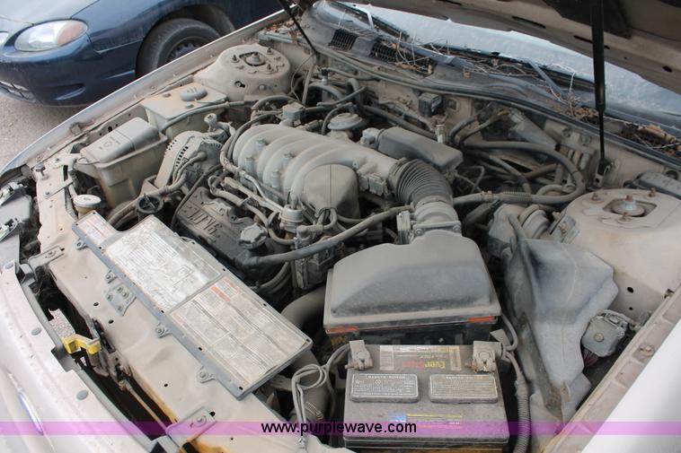 image for item O9365 1992 Ford Taurus L