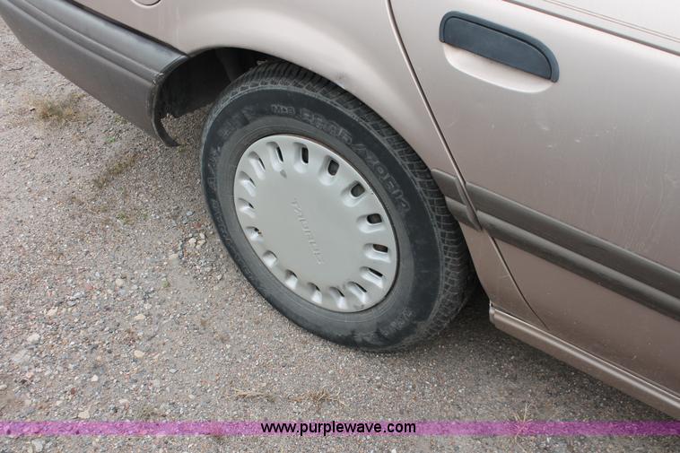 image for item O9365 1992 Ford Taurus L