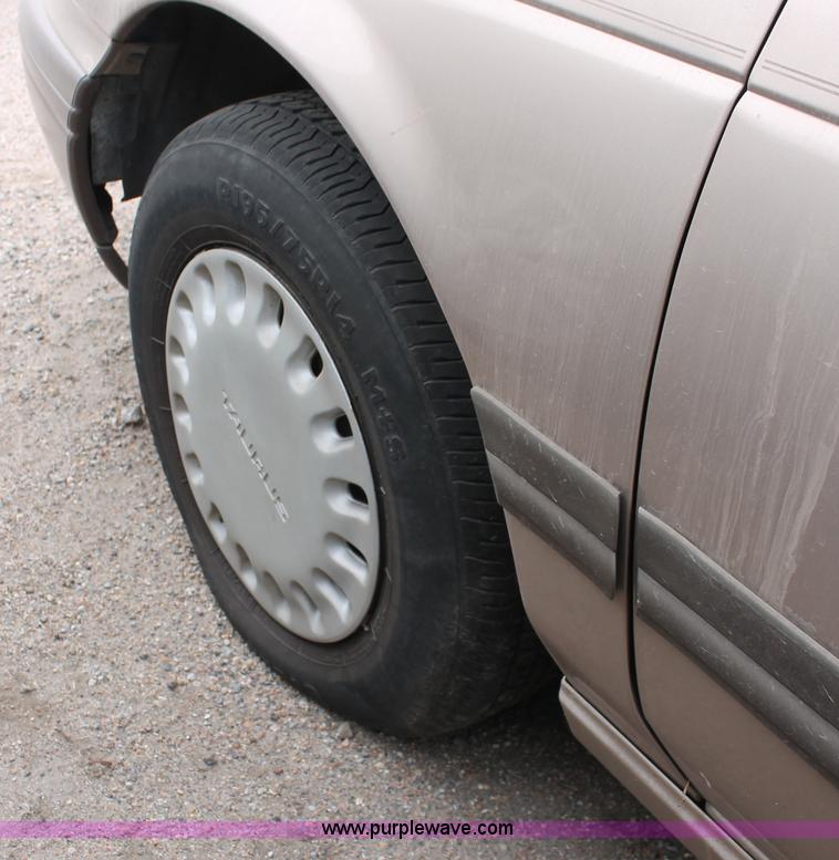 image for item O9365 1992 Ford Taurus L