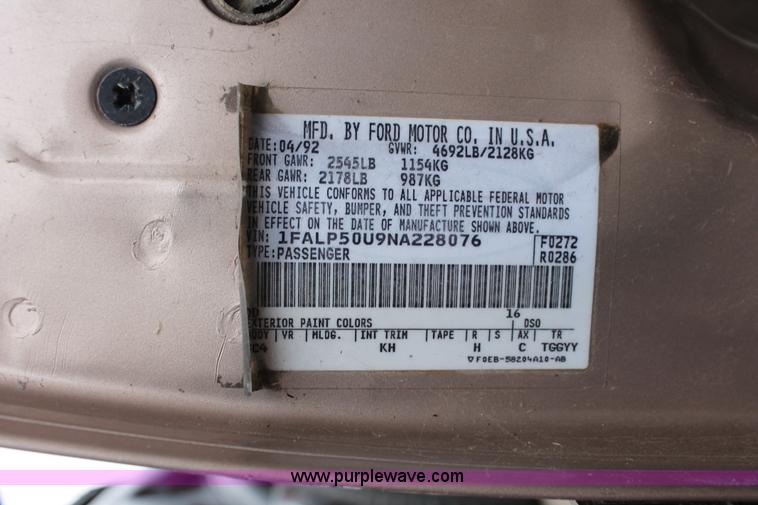 image for item O9365 1992 Ford Taurus L