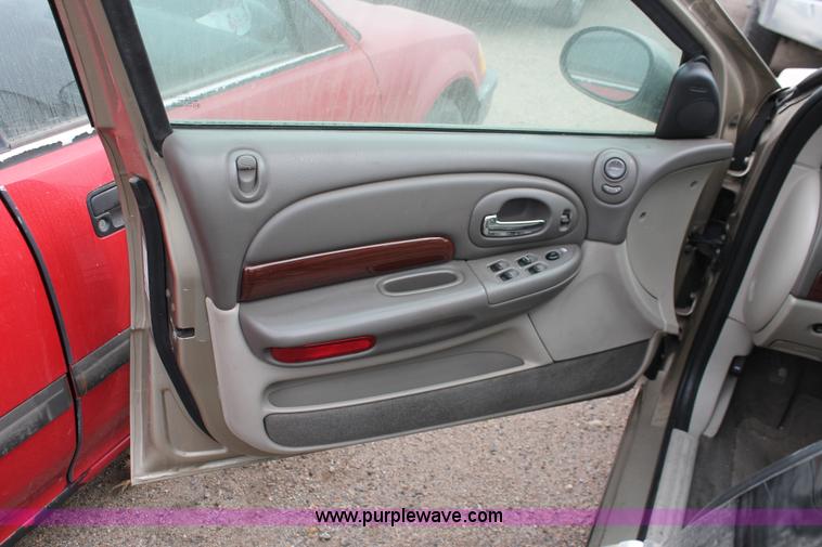 image for item O9366 2004 Chrysler 300