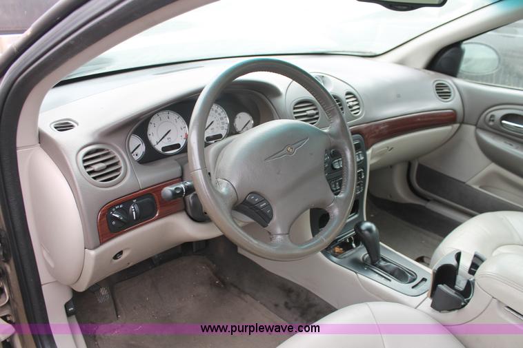 image for item O9366 2004 Chrysler 300